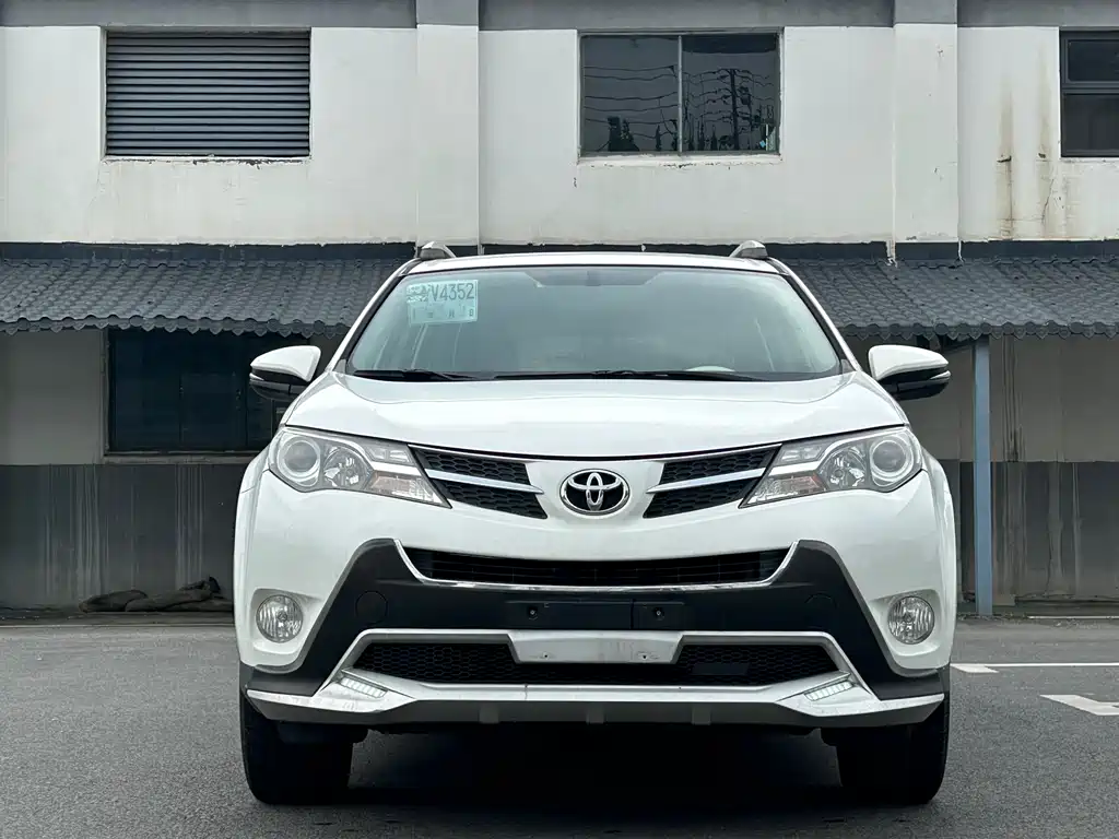 Toyota RAV4 2015 — фото 2