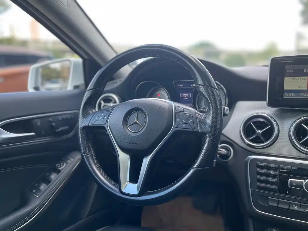 Mercedes-Benz GLA 2015 — фото 15