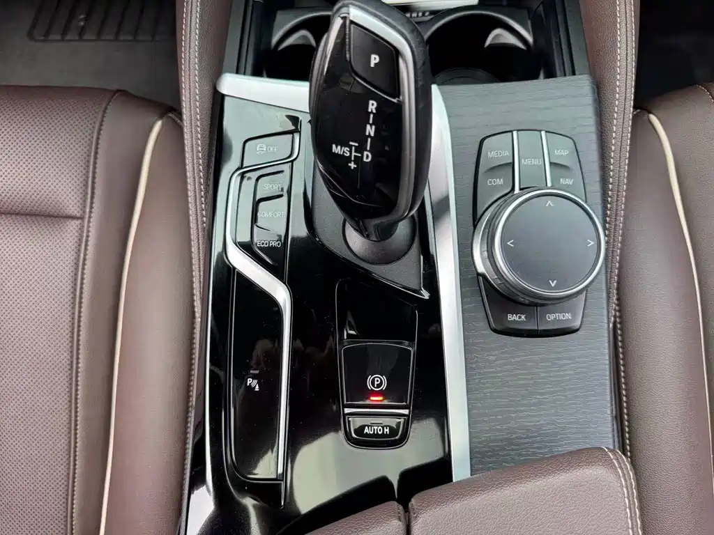 BMW 5 Series 2023 — фото 11