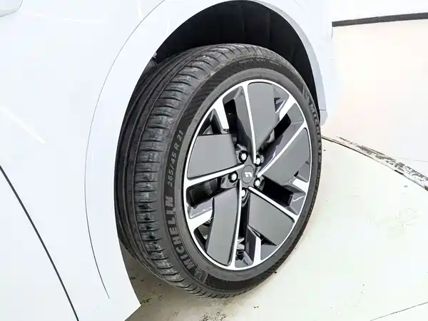 Li Auto L7 2025
