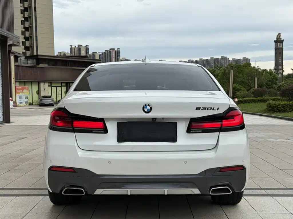 BMW 5 Series 2021 — фото 13