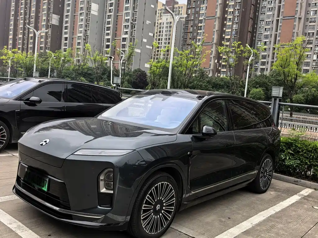 NIO ES8 2025