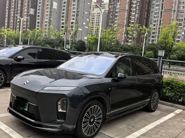 NIO ES8 2025