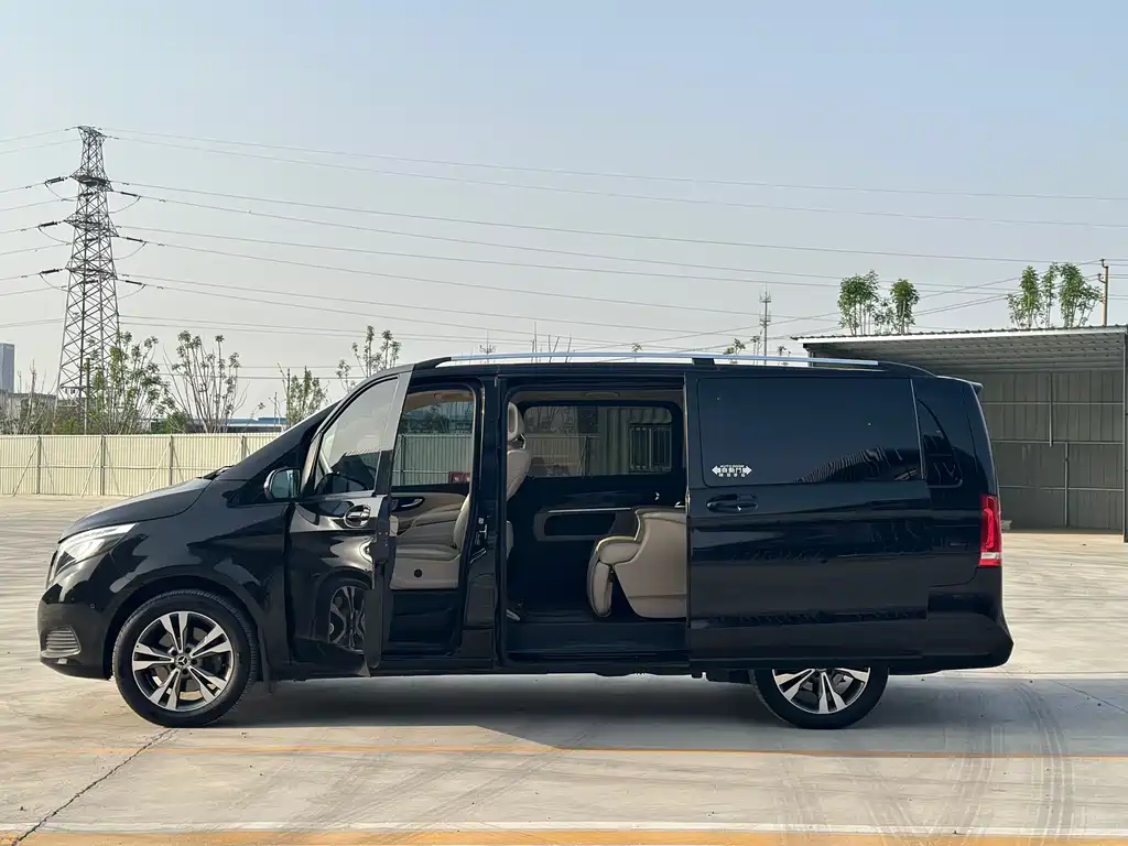 Mercedes-Benz V-Class 2018 — фото 18