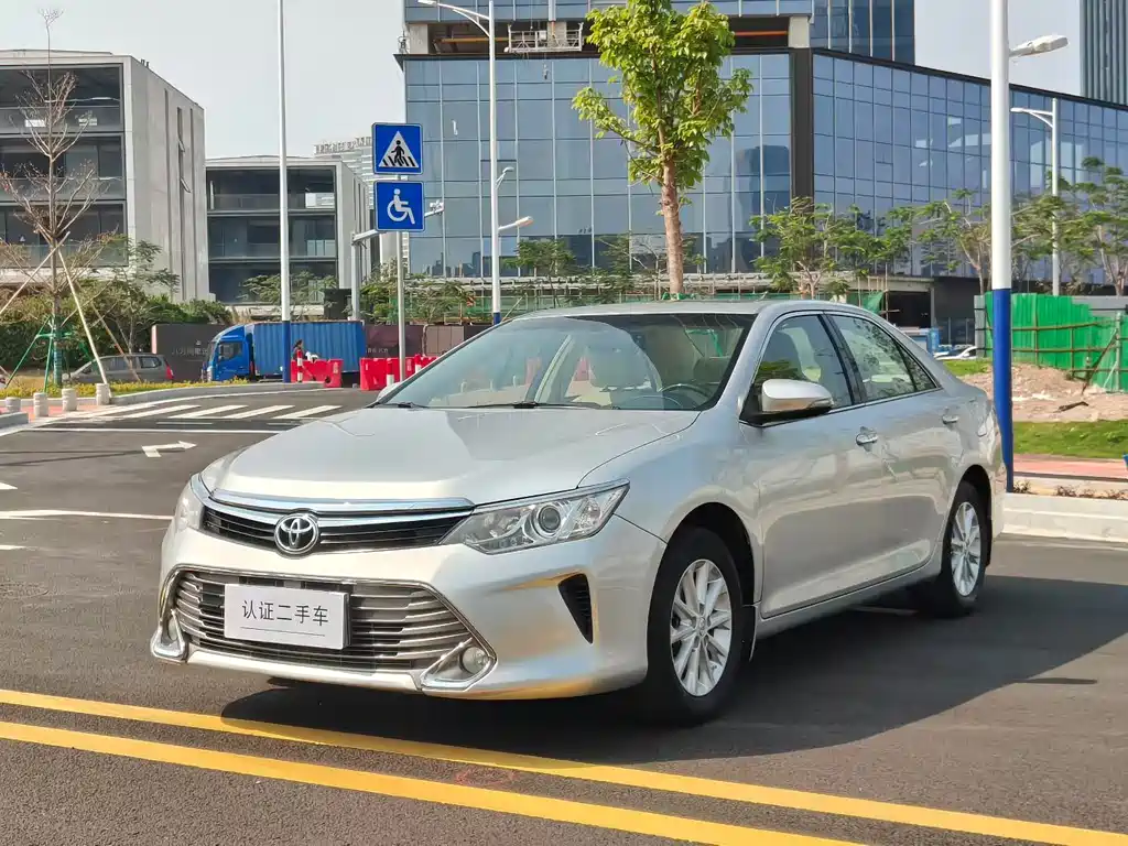 Toyota Camry 2015 — фото 1