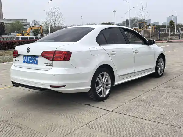 Volkswagen Sagitar 2018