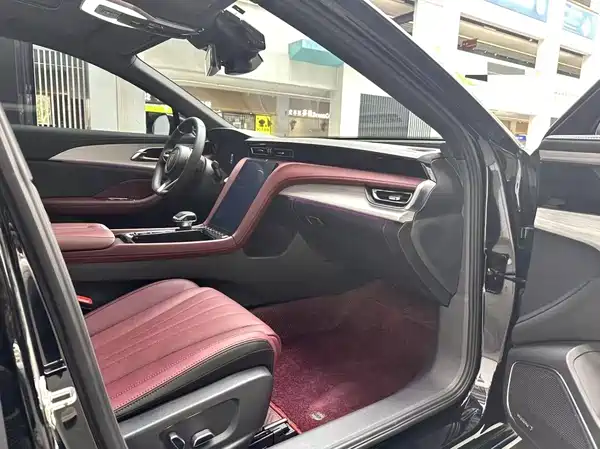 Hongqi H5 2025