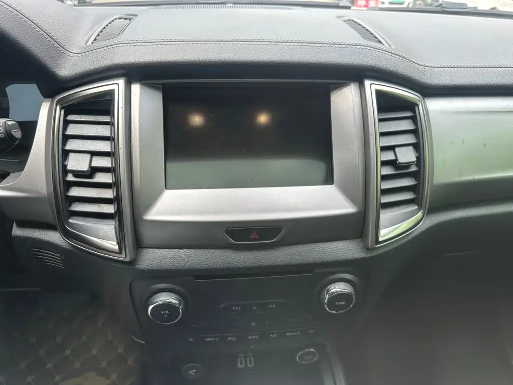 Ford Everest 2018 — фото 14