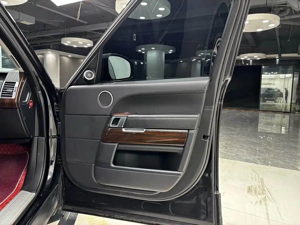 Land Rover Range Rover 2017 — фото 25