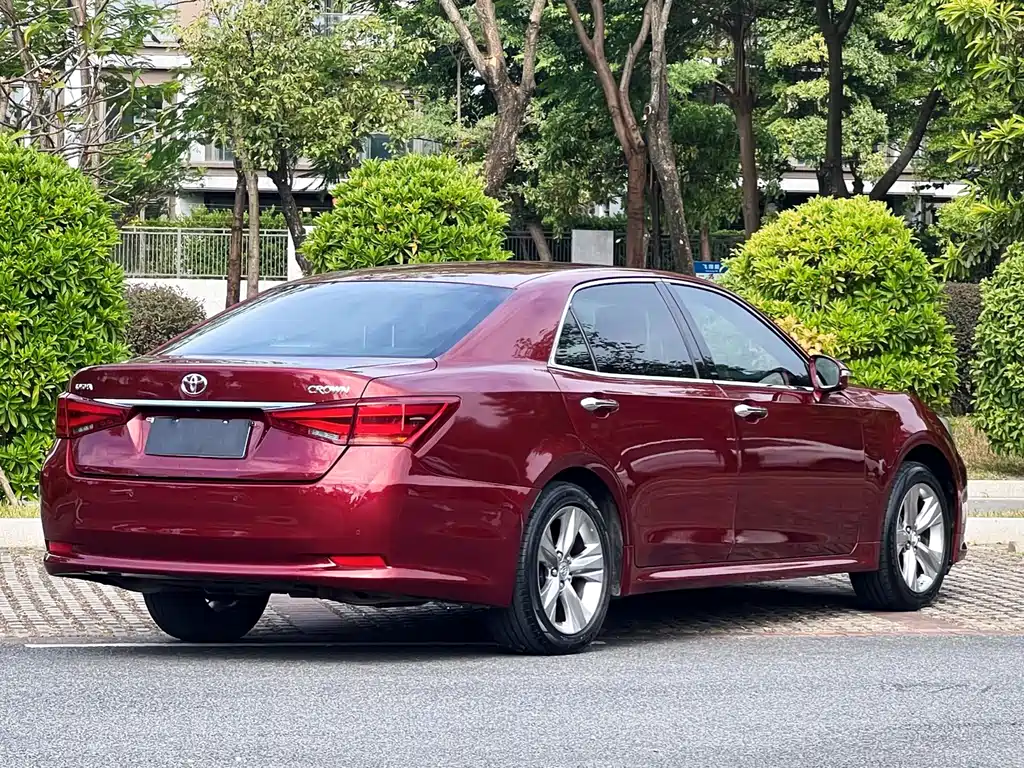 Toyota Crown 2015 — фото 13