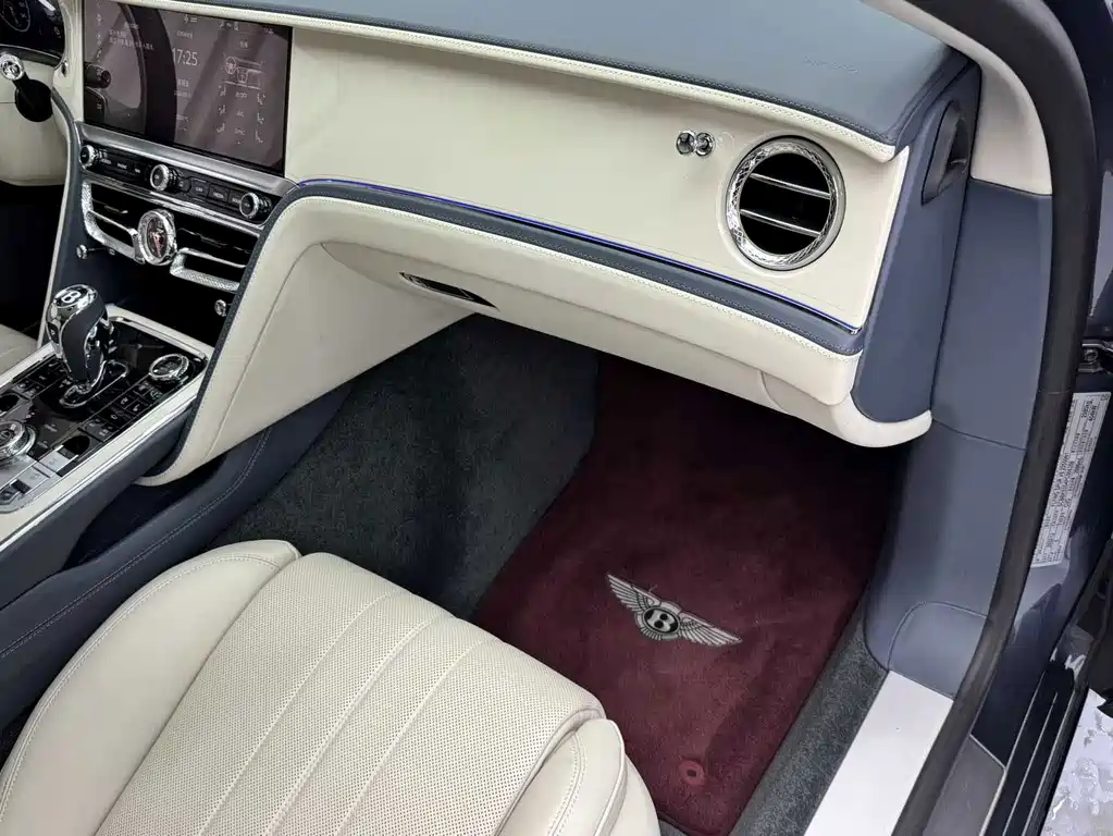 Bentley Flying Spur 2025 — фото 22