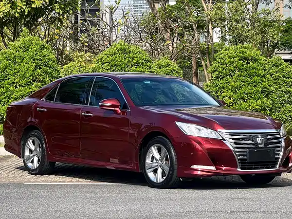 Toyota Crown 2015