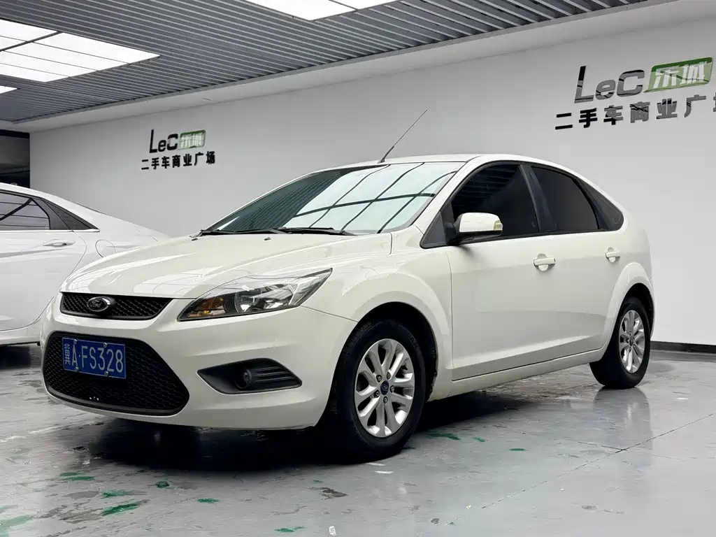 Ford Focus 2015 — фото 1