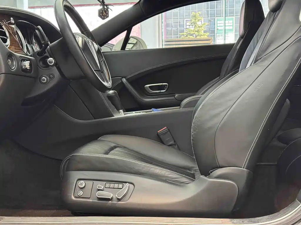 Bentley Continental 2013 — фото 14