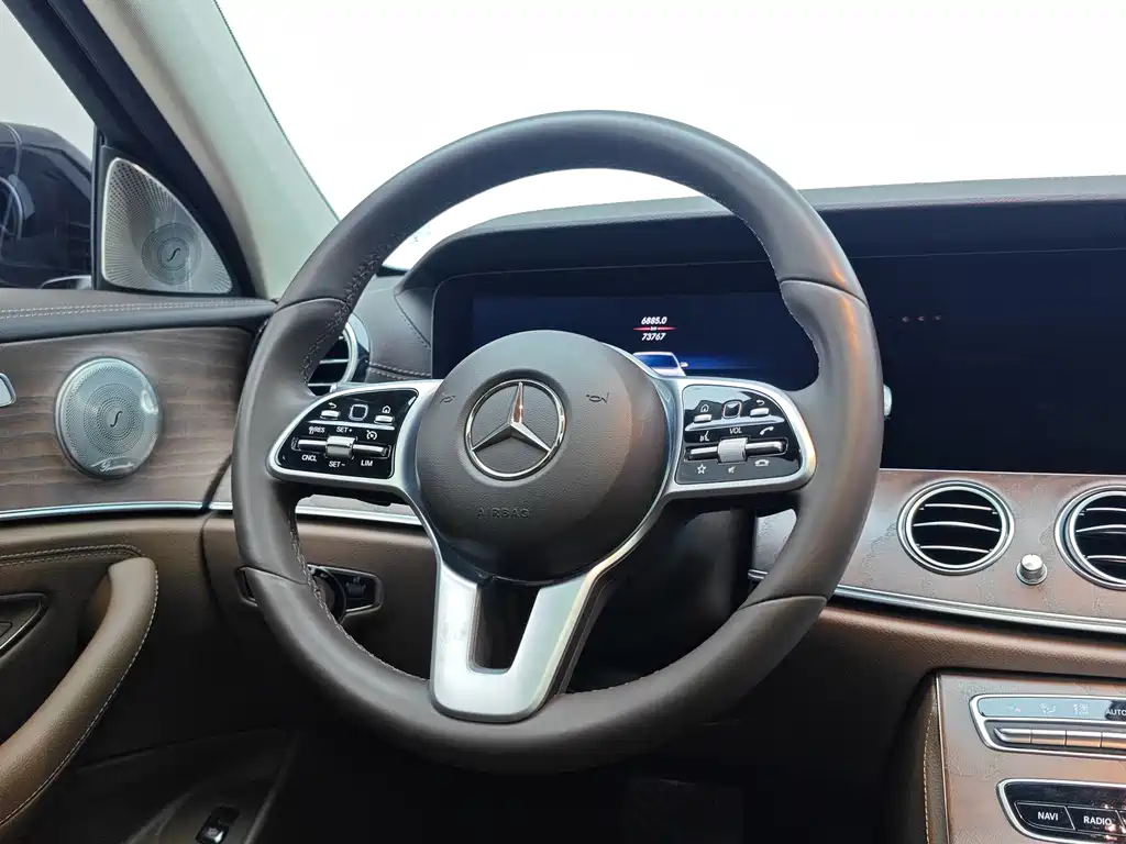 Mercedes-Benz E-Class 2019 — фото 12