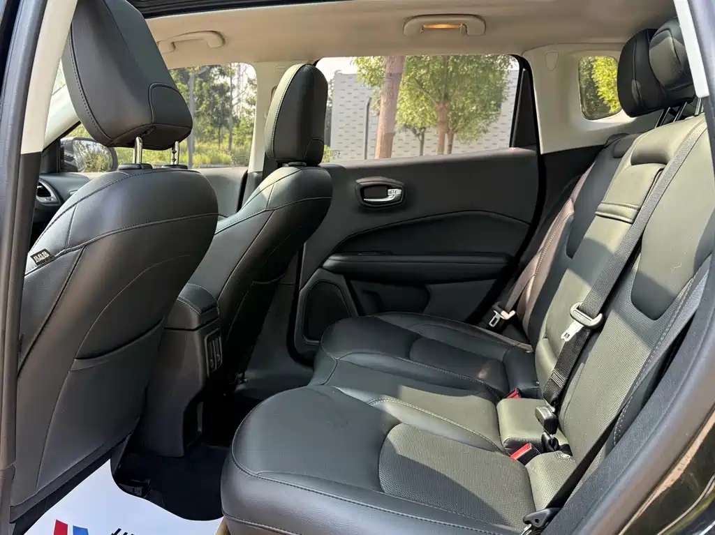 Jeep Compass 2018 — фото 7