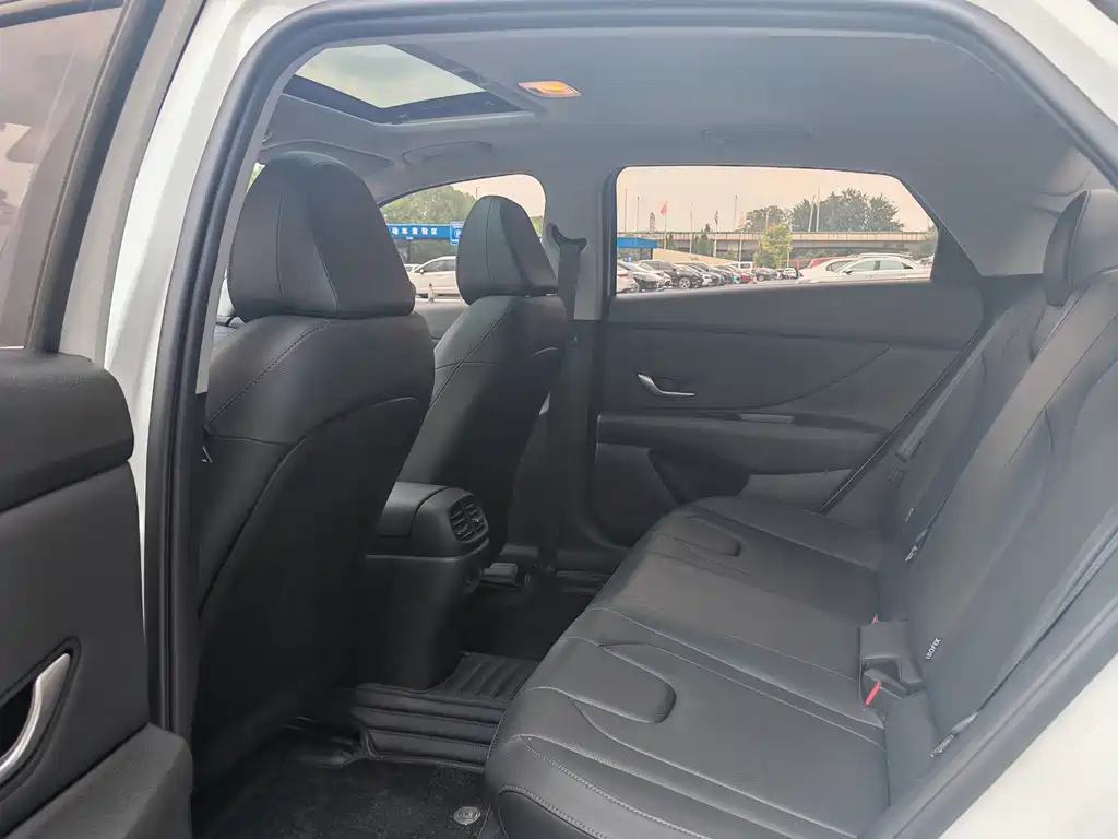 Hyundai Elantra 2024
