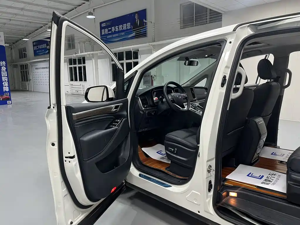GAC Motor Trumpchi M8 2022 — фото 11