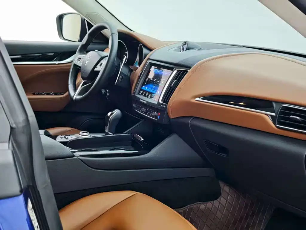 Maserati Levante 2018 — фото 15