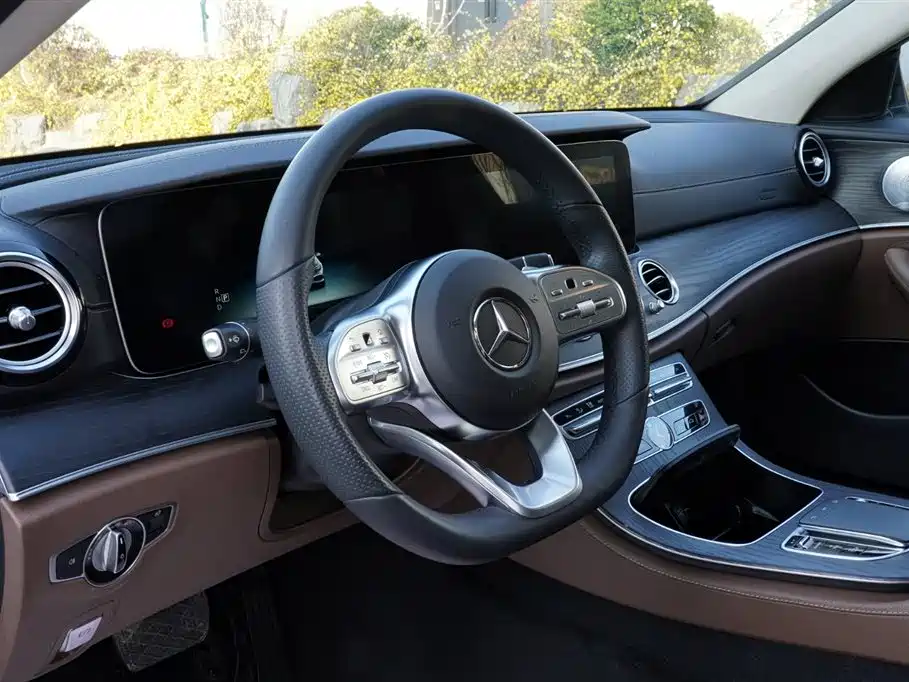 Mercedes-Benz E-Class 2020 — фото 23