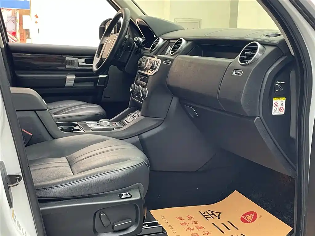 Land Rover Discovery 2016 — фото 26