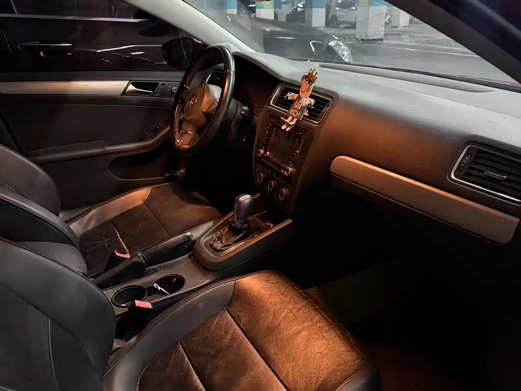 Volkswagen Sagitar 2015