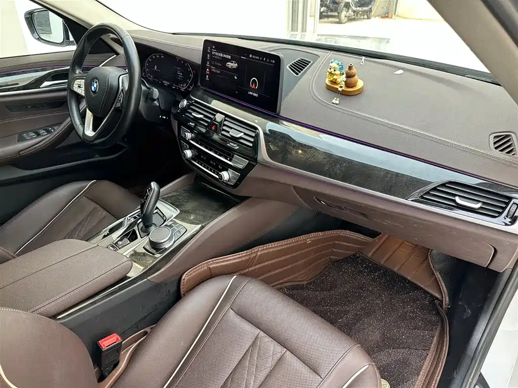 BMW 5 Series 2022 — фото 22