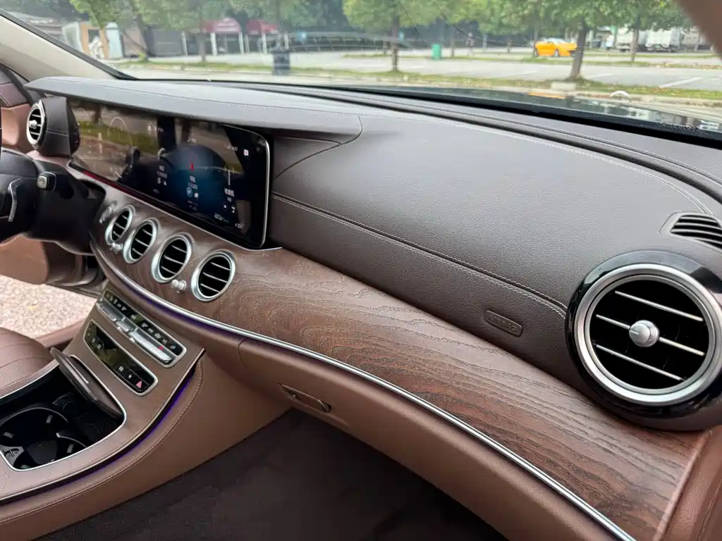 Mercedes-Benz E-Class 2022 — фото 21
