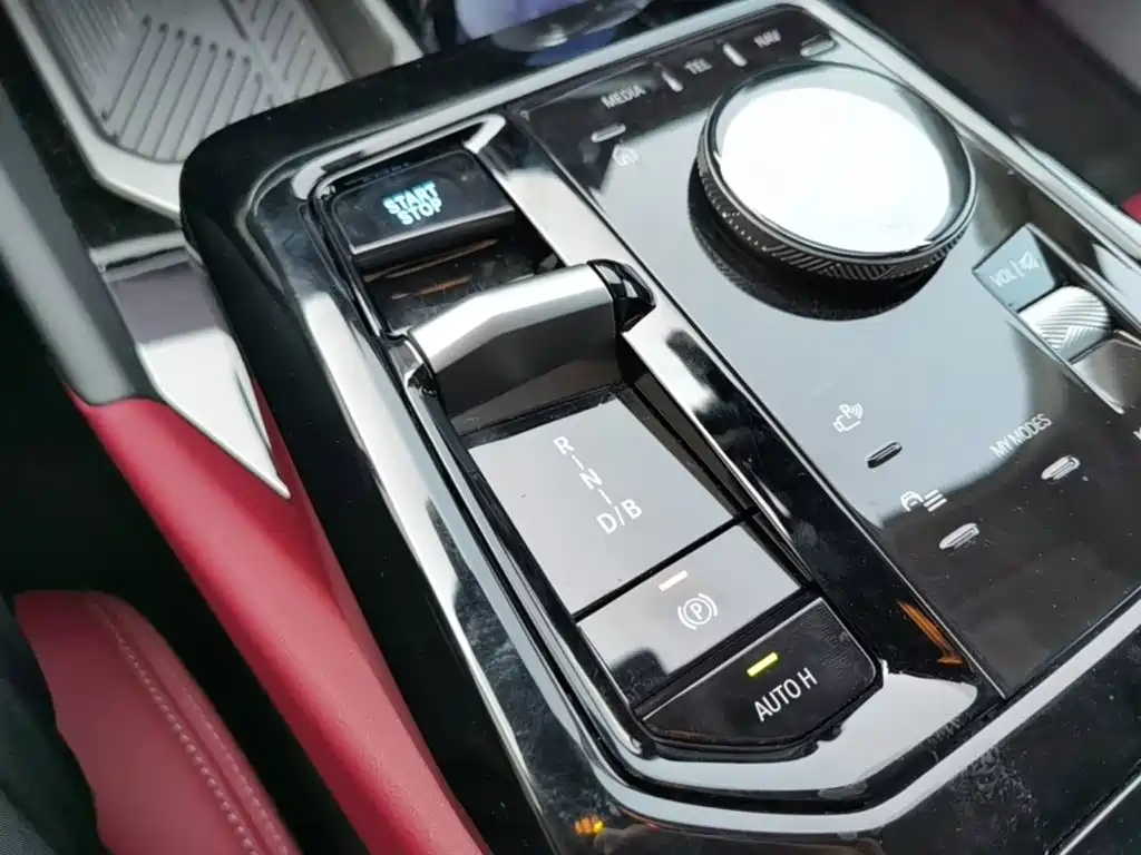 BMW i5 2025 — фото 14