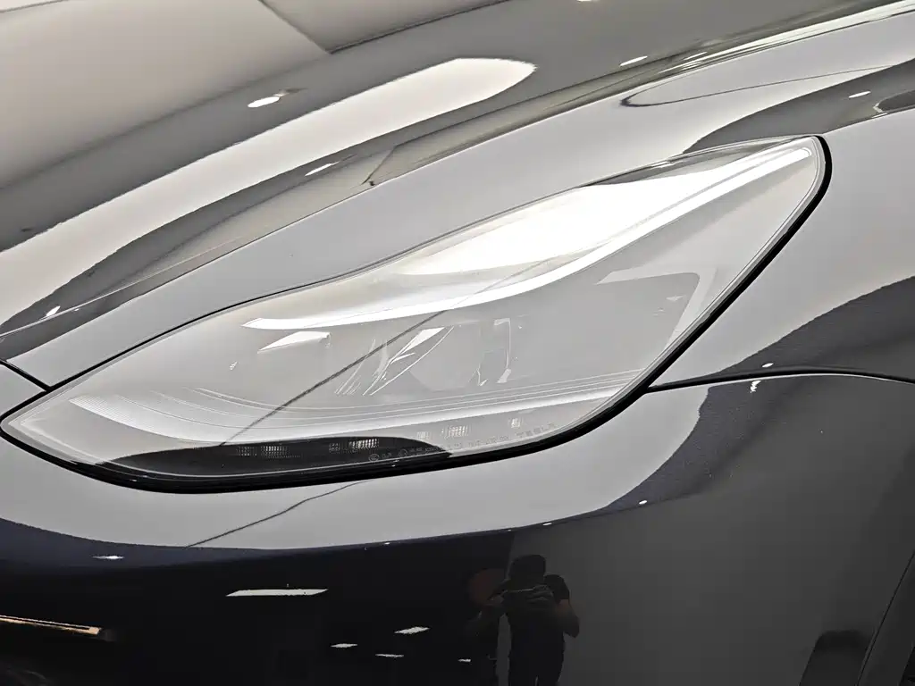 Tesla Model Y 2024 — фото 18
