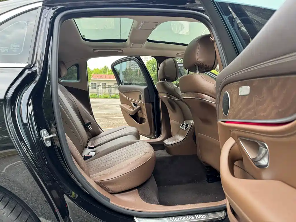 Mercedes-Benz E-Class 2022 — фото 12