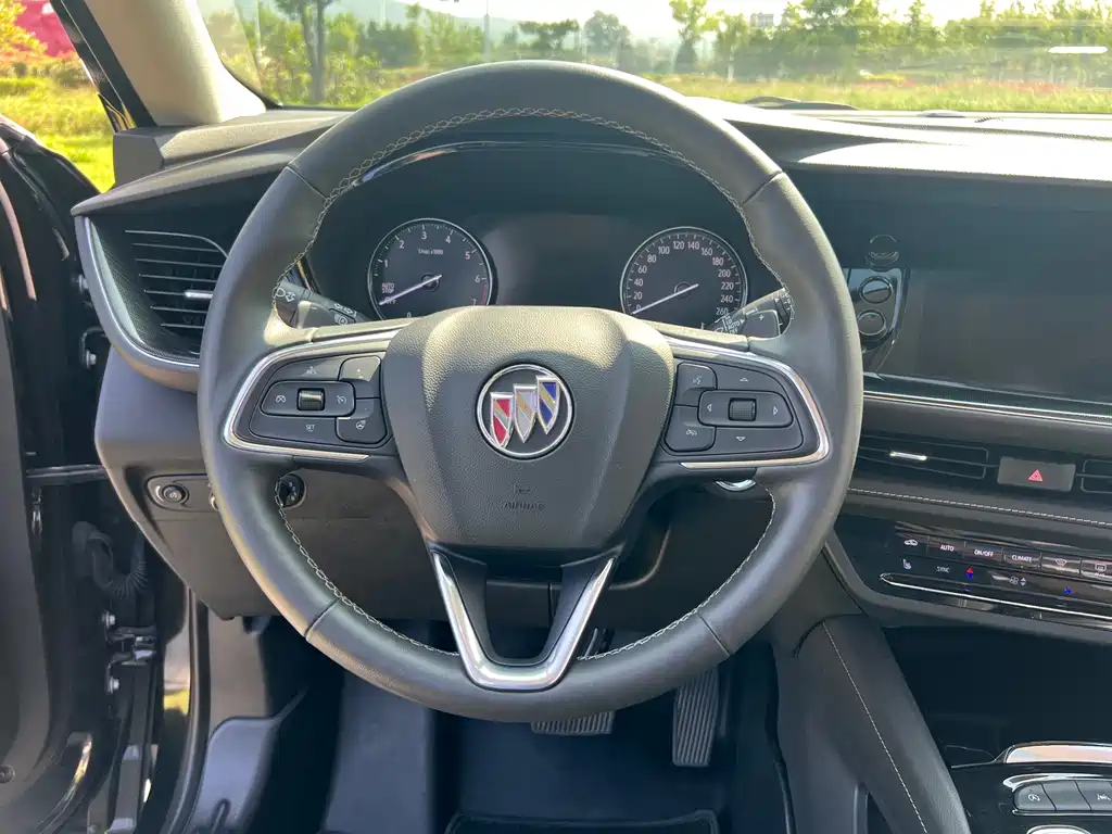 Buick Envision Plus 2023 — фото 12