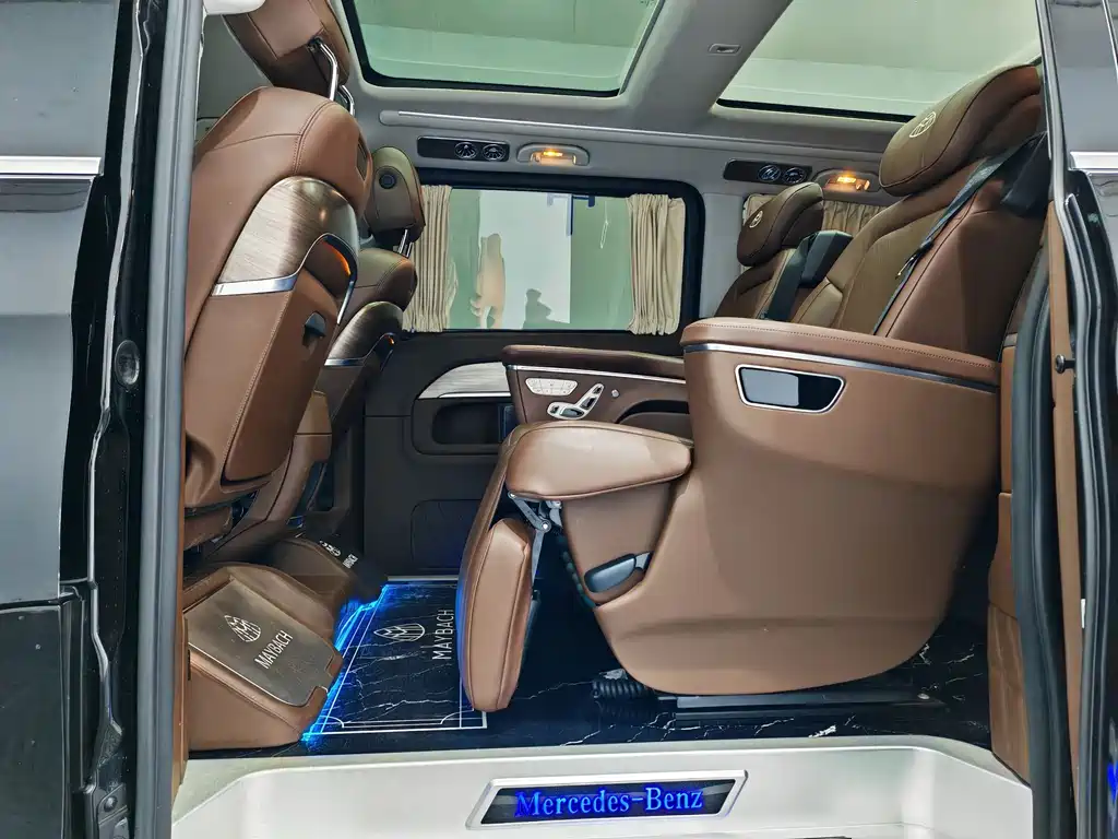 Mercedes-Benz V-Class 2022 — фото 12