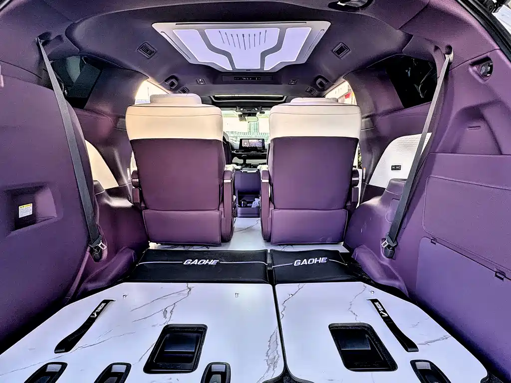 Toyota Sienna — фото 24