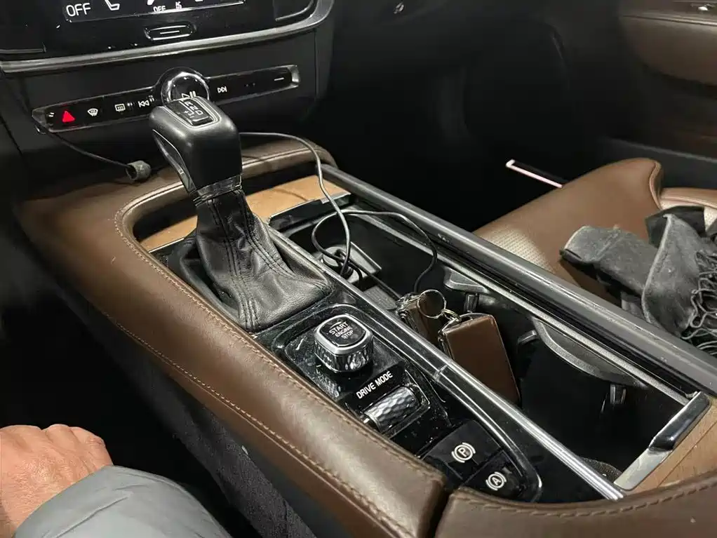 Volvo S90 2018 — фото 11