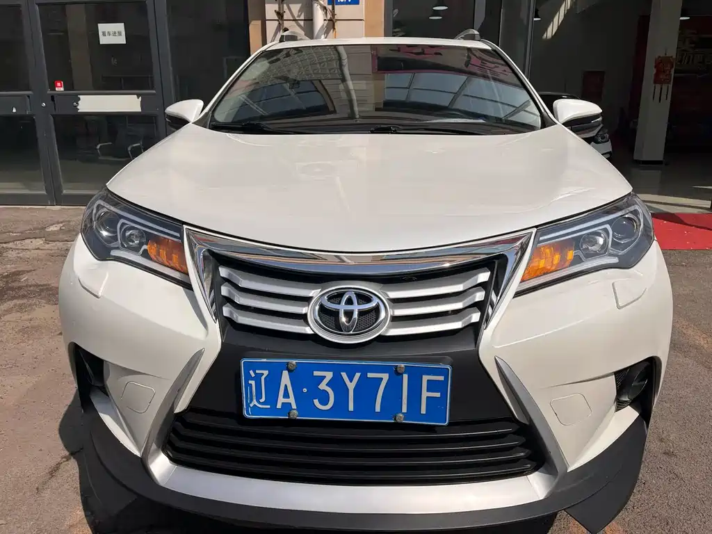 Toyota RAV4 2016 — фото 2