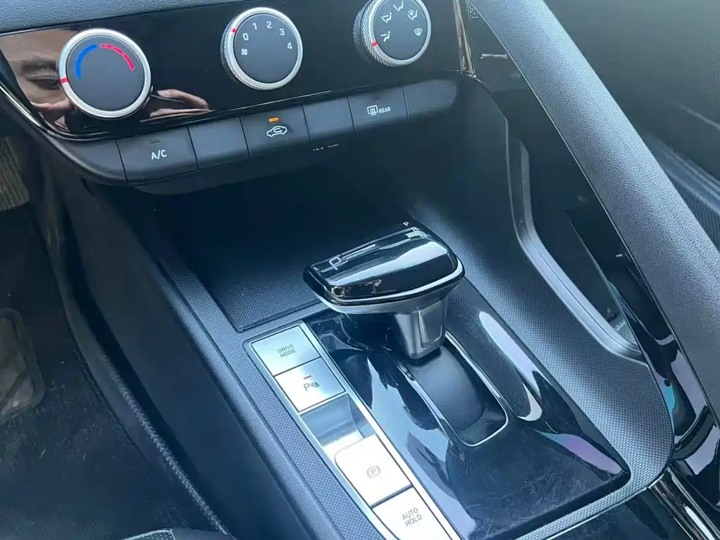 Hyundai Elantra 2023