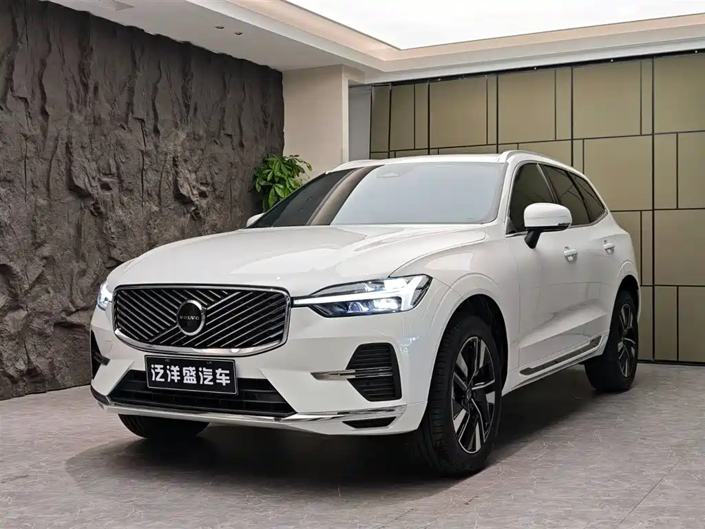Volvo XC60 2025 — фото 1