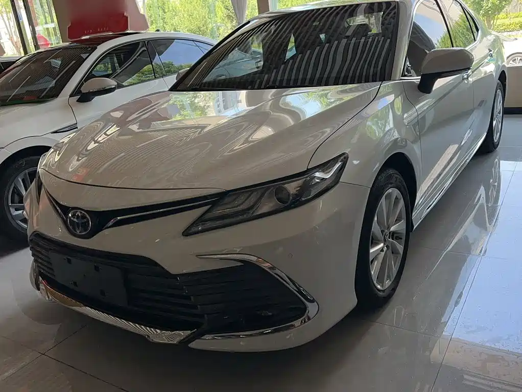 Toyota Camry 2023 — фото 9
