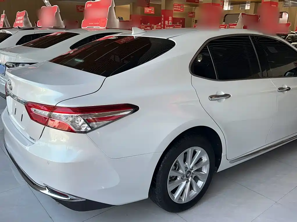 Toyota Camry 2023 — фото 14