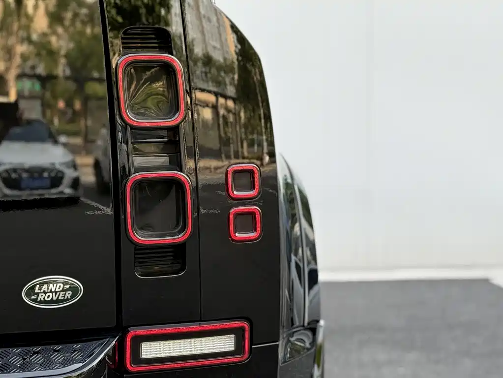 Land Rover Defender 2025 — фото 27