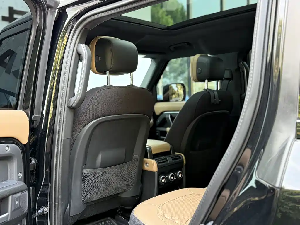 Land Rover Defender 2025 — фото 14
