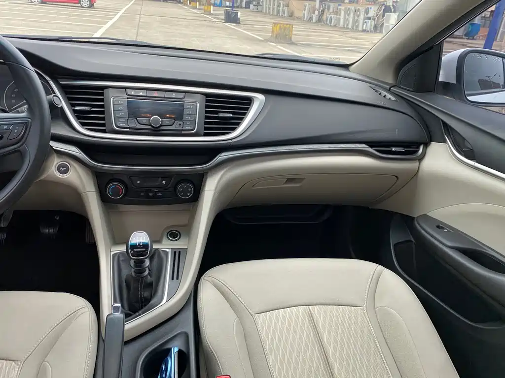 Buick Excelle 2015 — фото 12