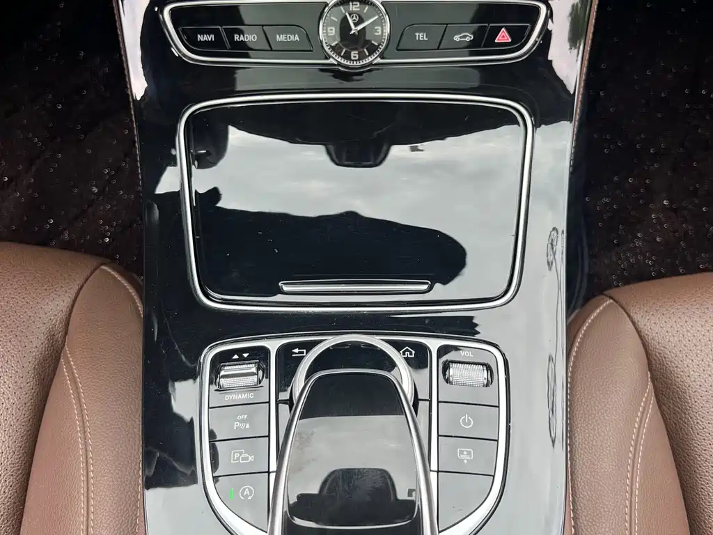 Mercedes-Benz E-Class 2017 — фото 19