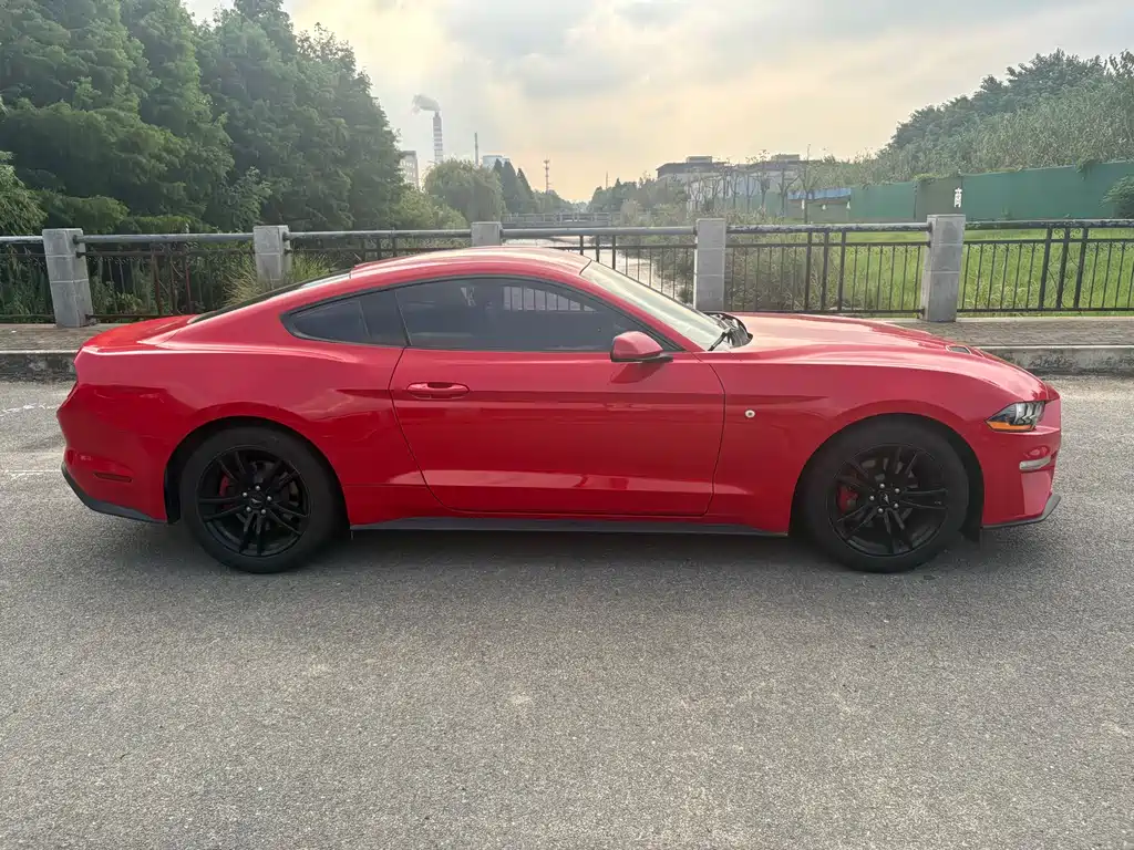 Ford Mustang 2018 — фото 7