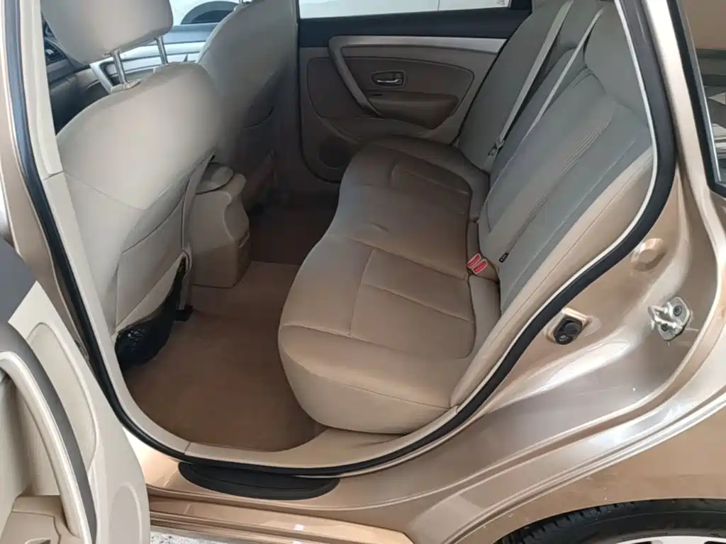 Dongfeng Fengshen A60 2015 — фото 17