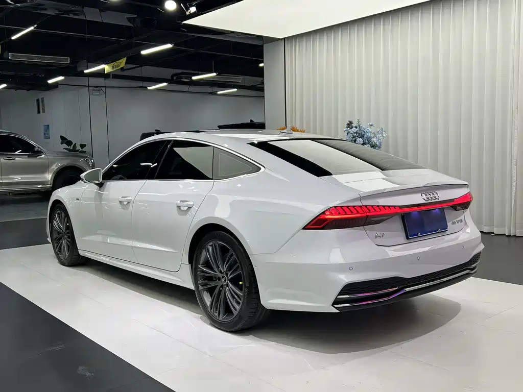 Audi A7 2023 — фото 10