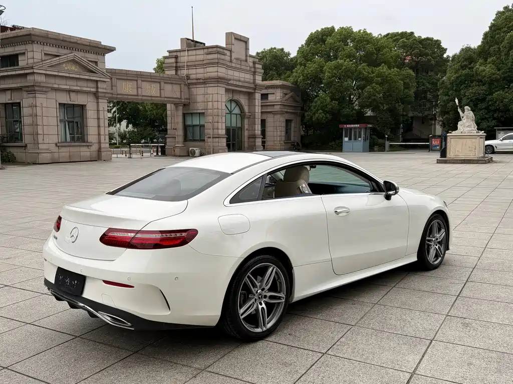 Mercedes-Benz E-Class 2020 — фото 19
