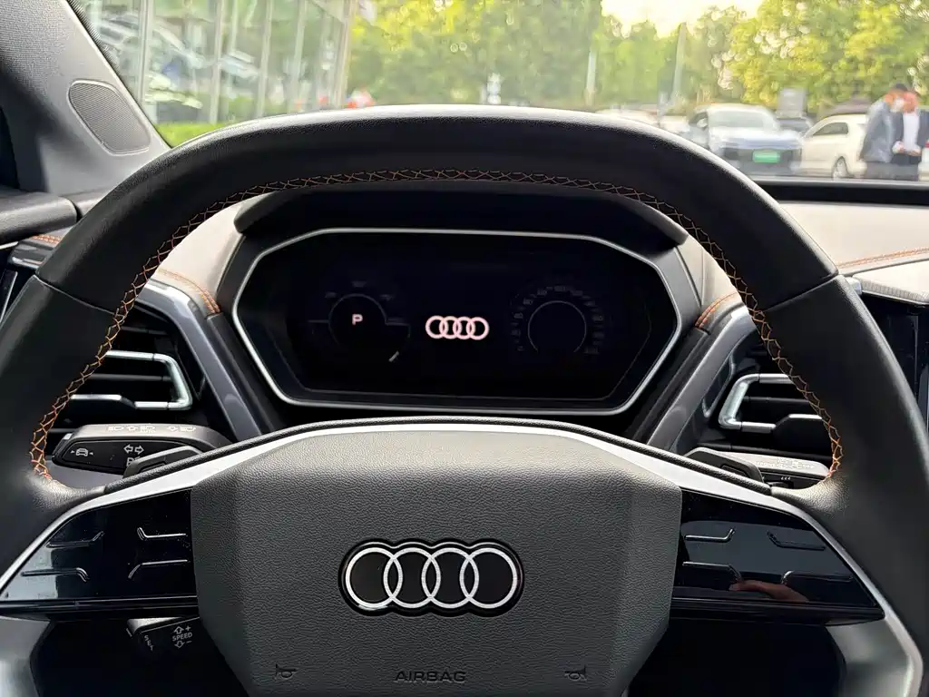 Audi Q4 e-tron 2024 — фото 6