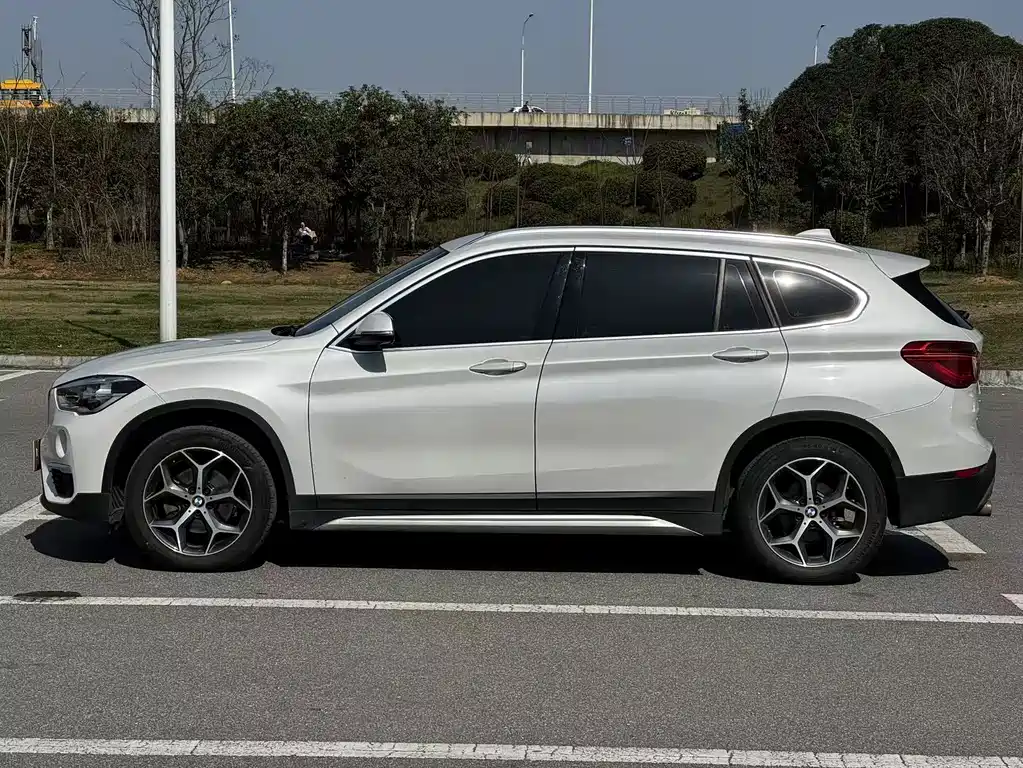 BMW X1 2018 — фото 12